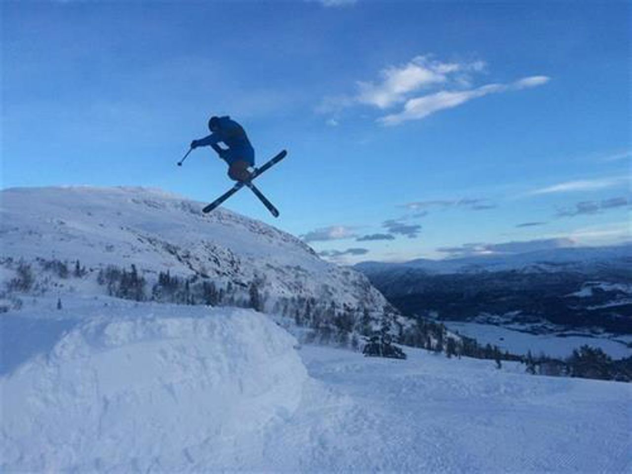 Elev på ski.